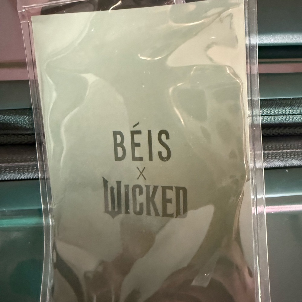 NWT BEIS x Wicked Limited Edition Carry-On - Picture 6 of 9
